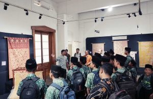 WOM Finance Ajak Pelajar ke Musem Batik Pekalongan, Kenalkan Budaya Batik Sejak Dini