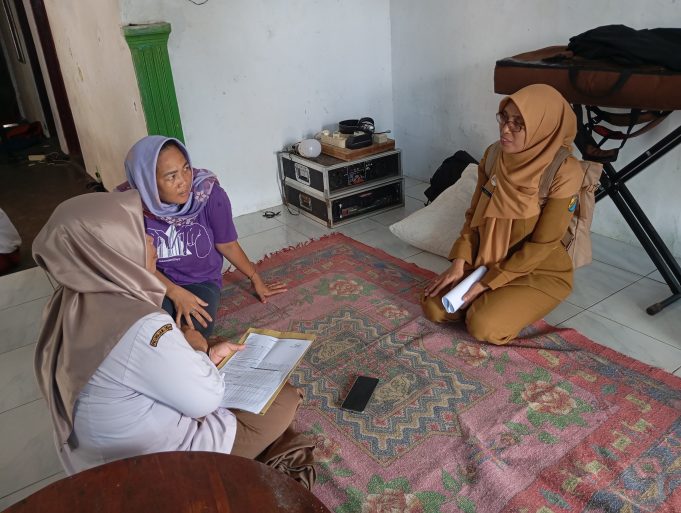 Tingkatkan Perilaku Sanitasi-Higiene Masyarakat, Dinkes Lakukan Verifikasi STBM di Kelurahan Bandengan