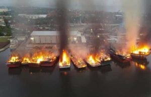 12 Kapal Nelayan Ludes Dilalap Si Jago Merah di Pelabuhan Pekalongan