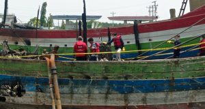 Tim Labfor Polda Jateng Periksa Lokasi Kebakaran Kapal di Pelabuhan Pekalongan