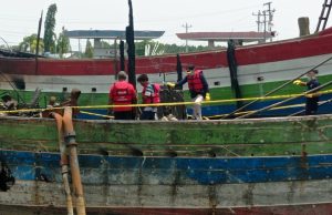 Tim Labfor Polda Jateng Periksa Lokasi Kebakaran Kapal di Pelabuhan Pekalongan