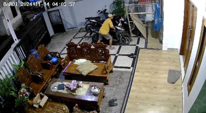 Menjelang Subuh, Dua Motor Warga Tirto Raib Digondol Maling, Aksinya Terekam Kamera CCTV