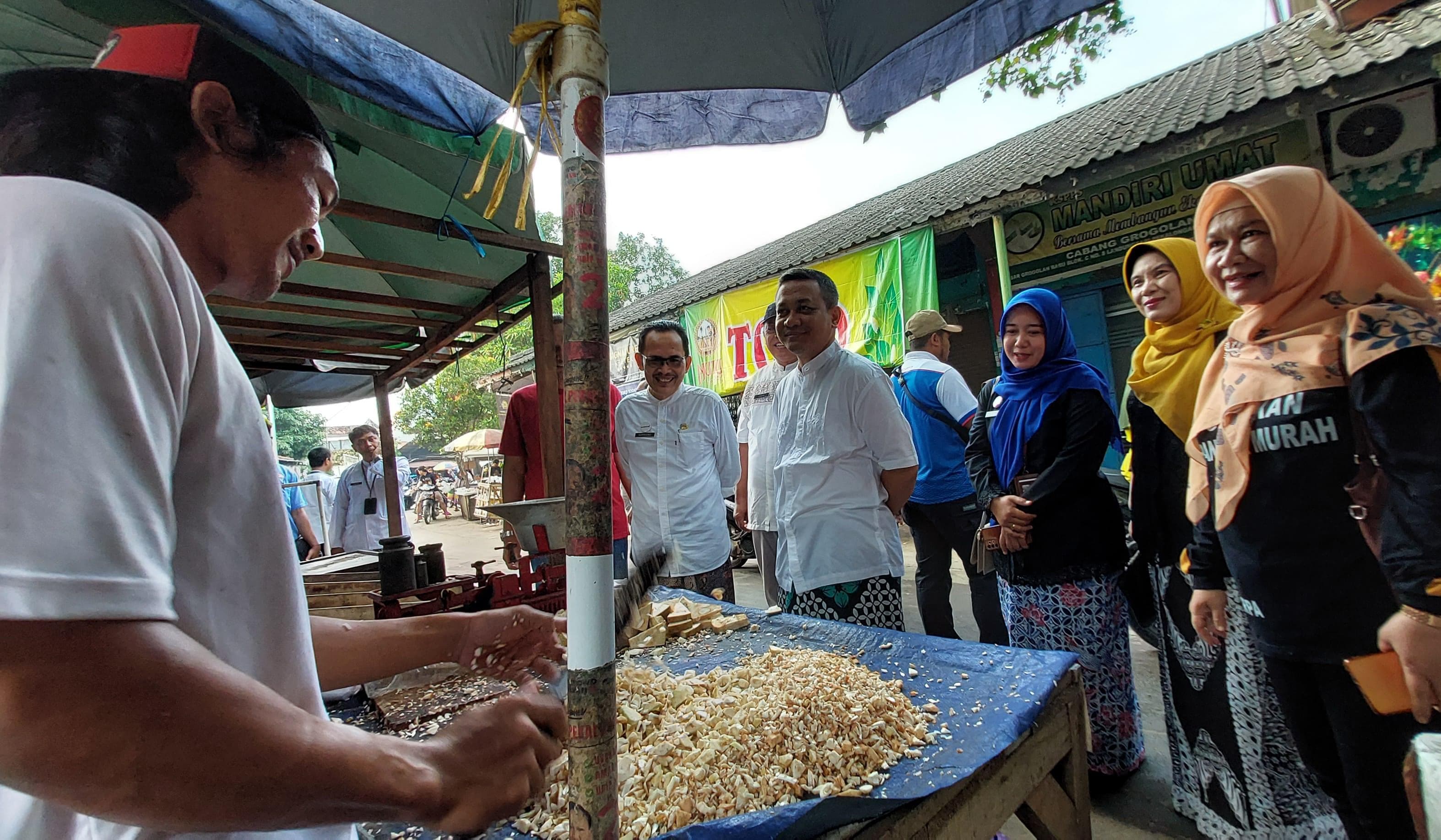 Jelang Ramadhan, Walikota Aaf bersama TPID Sidak Pasar Pastikan Harga dan Stok Kepokmas Terkendali