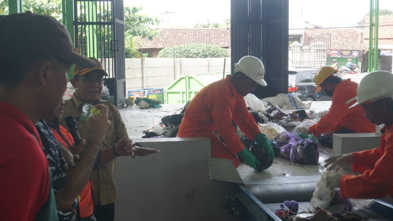 80e1ff83-a7ba-4cf4-b90e-a8519be15aab