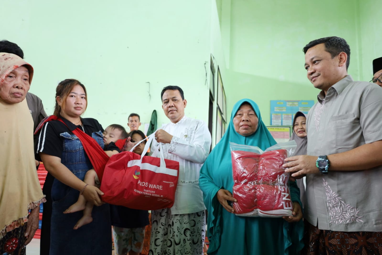 Pengungsi Banjir Kembali ke Rumah, Pemkot Pekalongan Salurkan Bantuan Sosial dari Kemensos
