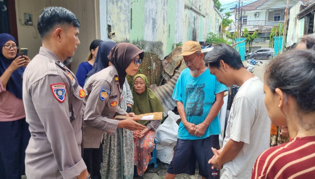 Polres Pekalongan Kota Serahkan Bantuan Korban Kebakaran di Padukuhan Kraton
