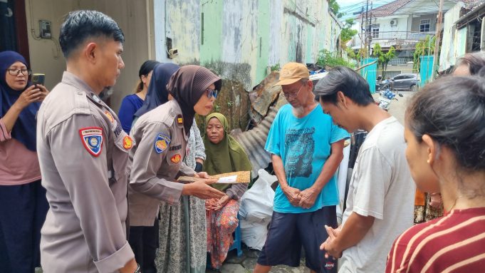 Polres Pekalongan Kota Serahkan Bantuan Korban Kebakaran di Padukuhan Kraton