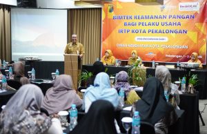 Buka Bimtek IRTP, Wakil Walikota Balgis : Pelaku Usaha Harus Paham Proses Produksi Pangan Sesuai Standar Keamanan