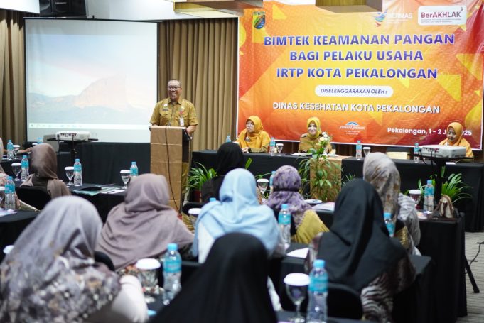 Buka Bimtek IRTP, Wakil Walikota Balgis : Pelaku Usaha Harus Paham Proses Produksi Pangan Sesuai Standar Keamanan