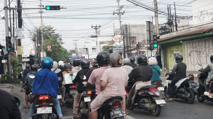Traffic Light di Persimpangan Grogolan Pekalongan Diuji Cobakan