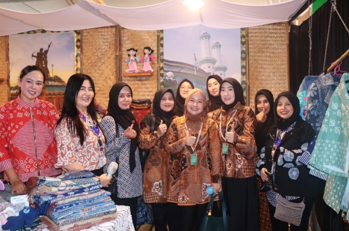 Dekranasda Kota Pekalongan Hadirkan Pesona Kerajinan Lokal di HUT ke-45 Dekranas di Balikpapan