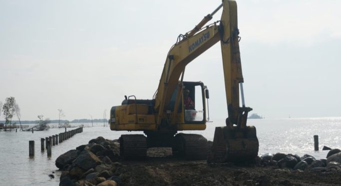 Cegah Abrasi, Dua Pemecah Gelombang di Kota Pekalongan