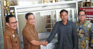 Pemkot Pekalongan Serahkan 7 Gerobak Jualan, Dorong UMKM Bangkit