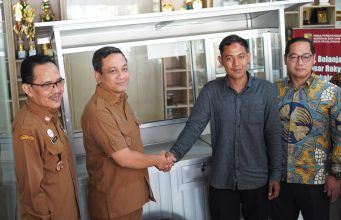 Pemkot Pekalongan Serahkan 7 Gerobak Jualan, Dorong UMKM Bangkit