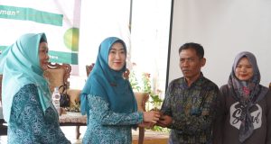 Penyerahan Bibit Tanaman Jadi Awal Penataan, Kampung Bugisan Didorong Wujudkan Reforma Agraria Bertaraf Nasional