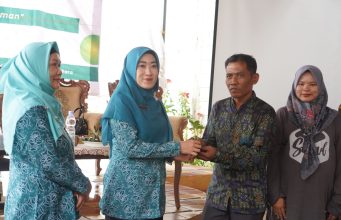 Penyerahan Bibit Tanaman Jadi Awal Penataan, Kampung Bugisan Didorong Wujudkan Reforma Agraria Bertaraf Nasional
