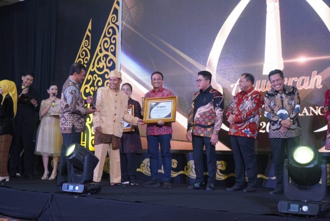 Bangkitkan Kejayaan Perikanan, Pemkot Pekalongan Kembali Ukir Prestasi di Malam Anugerah Jawa Pos