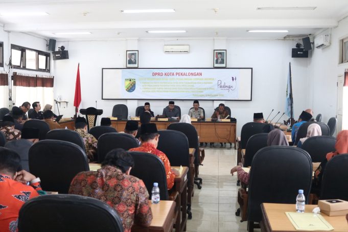 DPRD Kota Pekalongan Gunakan Gedung Diklat Untuk Rapat Paripurna, Paska Gedung DPRD Terbakar Akibat Aksi Anarkis
