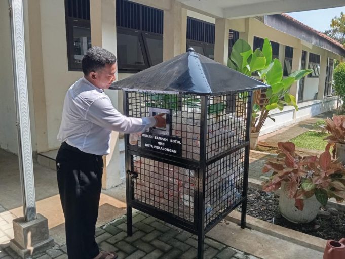SKB Kota Pekalongan Dirikan Rumah Botol, Pisahkan Sampah Anrorganik dan Organik