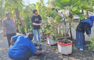 Pegawai Dinkominfo Kompak Bersih-Bersih dan Pilah Sampah, Peringati WCD