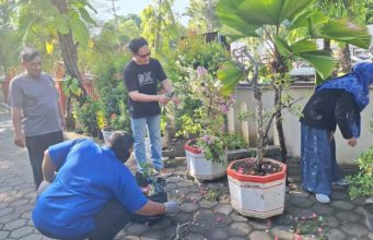 Pegawai Dinkominfo Kompak Bersih-Bersih dan Pilah Sampah, Peringati WCD