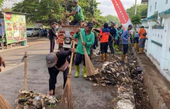 Peringati WCD 2025, DLH Kota Pekalongan dan Komunitas Gelar Aksi Bersih Lingkungan di Taman Nursery Kuryos