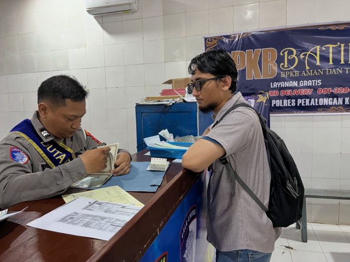 Satlantas Polres Pekalongan Kota Menyapa Masyarakat, Sosialisasikan Mekanisme Pengambilan BPKB