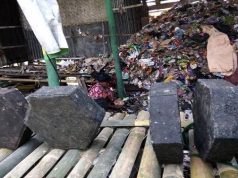 Sukimin, Warga Kuripan Yosorejo Pekalongan, Sulap Sampah Plastik Jadi Paving Blok