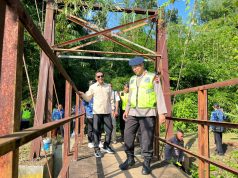 Brimob B Pelopor Terjun Langsung Perbaiki Jembatan Si Guo, Jadi Akses Vital Warga
