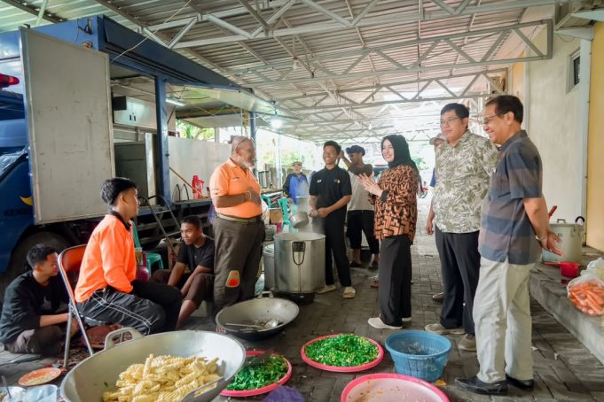 Pemkot Pekalongan Pastikan Ketersediaan Logistik Korban Banjir Lewat Dapur Umum