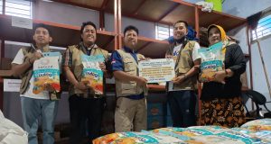 Bulog Tegal Bantu 3 Ton Beras Bagi Korban Banjir di Pekalongan dan Pemalang
