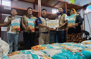 Bulog Tegal Bantu 3 Ton Beras Bagi Korban Banjir di Pekalongan dan Pemalang