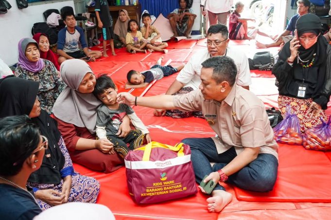 Tinjau Pengungsian, Walikota Pekalongan Pastikan Kebutuhan Pengungsi Terpenuhi