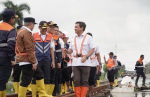 Menteri Perhubungan dan Wali Kota Pekalongan Tinjau Jalur Kereta Terdampak Banjir, Pastikan Perjalanan Penumpang Aman