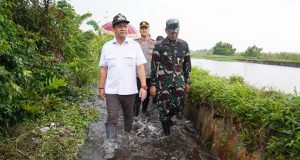 Walikota Pekalongan Turun Langsung Cek Tanggul Jebol di Sungai Bremi Pabean