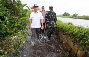 Walikota Pekalongan Turun Langsung Cek Tanggul Jebol di Sungai Bremi Pabean