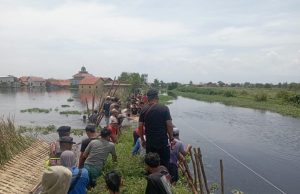 Walikota Aaf Apresiasi Warga yang Rela Libur Bekerja untuk Gotong Royong Menambal Tanggul Sungai Bremi yang Jebol