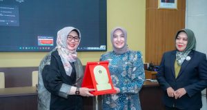 Wakil Walikota Balgis Diab Buka Program Pengabdian Masyarakat PDIH Fakultas Hukum Unissula