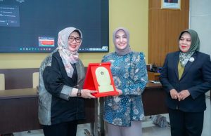 Wakil Walikota Balgis Diab Buka Program Pengabdian Masyarakat PDIH Fakultas Hukum Unissula