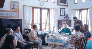 Kenang Jasa Meriyati Hoegeng, Pemkot Pekalongan Kibarkan Bendera Setengah Tiang