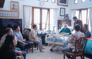 Kenang Jasa Meriyati Hoegeng, Pemkot Pekalongan Kibarkan Bendera Setengah Tiang