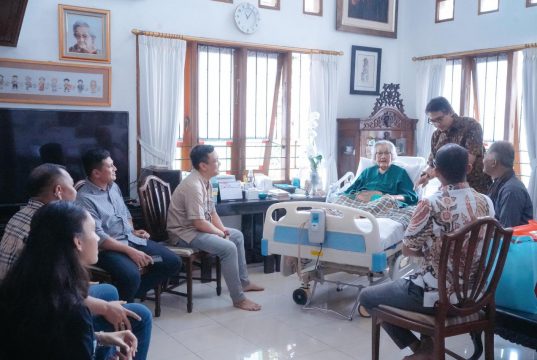 Kenang Jasa Meriyati Hoegeng, Pemkot Pekalongan Kibarkan Bendera Setengah Tiang