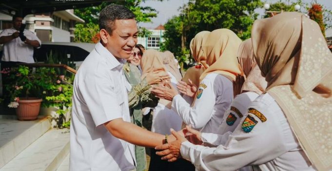 Hari Pertama Masuk, Pasca Hari Raya Idul Fitri, Walikota Pekalongan : Tingkatkan Kinerja dan Berikan Pelayanan Terbaik ke Masyarakat