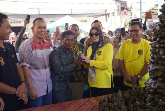 Gunungan 1.000 Kue Bugis, Wujud Syukur dan Kebersamaan Warga Kampung Bugisan