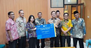 Pemkot Pekalongan-Taspen Serahkan Bantuan Sembako ASN Golongan I dan II