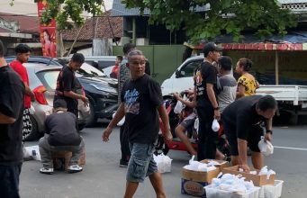 Pembagian Takjil Kantor Hukum Law Firm A.N. Setyono & Partners – Teh Bandulan, Disambut Antusias Warga