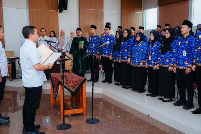 Pengambilan Sumpah dan Penyerahan SK PNS, Pemkot Pekalongan Dorong ASN Lebih ProfesionalKota Pe
