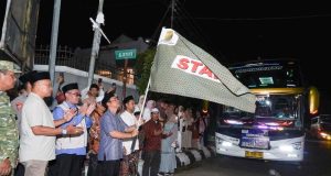 Walikota Pekalongan Lepas 210 Jamaah Haji Kloter 14 SOC, Doakan Perjalanan Lancar dan Jadi Haji Mabrur