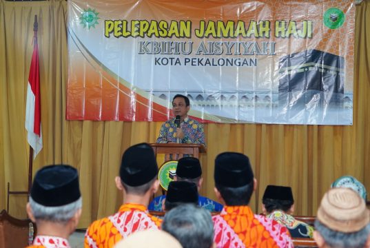 Walikota Pekalongan Lepas 67 Jemaah Haji KBIHU Aisyiyah