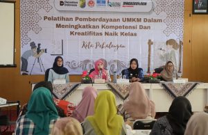 Dekranasda Kota Pekalongan Dorong Kreativitas Lewat Pelatihan Daur Ulang Sampah Plastik Kota Pekalongan